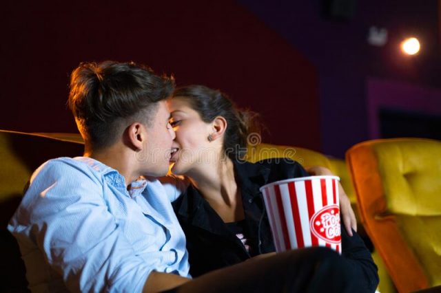 love couple-kissing-movie-theater-