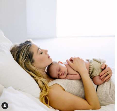 amber heard with her new born daughter