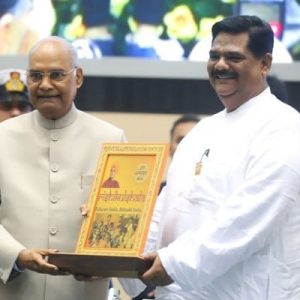 Ramnath kovind with pawan ji at rishikulshala establishment