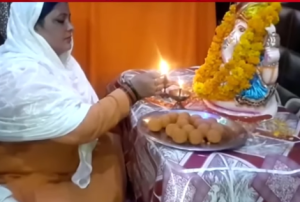 Rubi khan worshiping God Ganesha