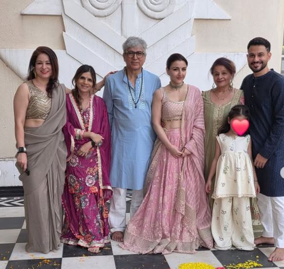 Saba pataudi this diwali with kunal family