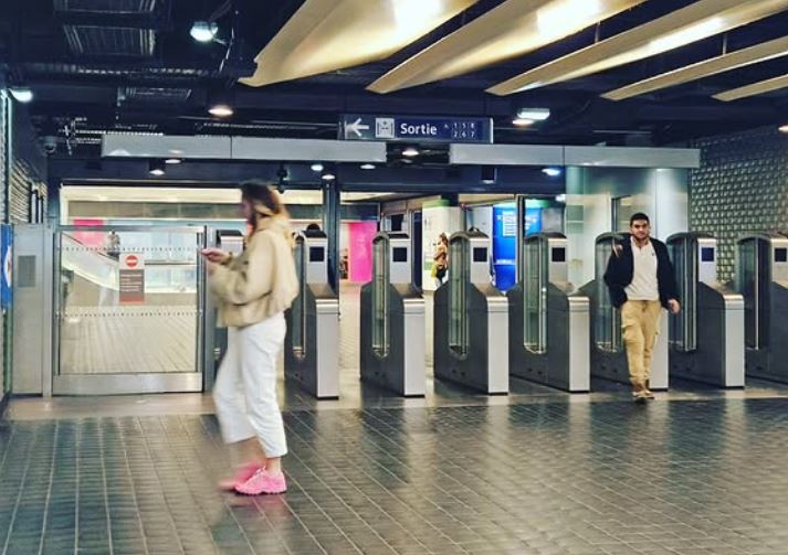 Unannounced Transport Checks Trigger Social Media Buzz in France Ahead of New Year