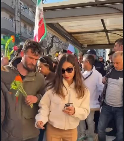 Iranian outside Israel embassy to say thankyou after al khamneyi death