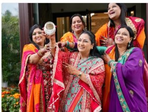 Delhi CM Rekha Gupta Celebrates Karwa Chauth With Family at Mukhyamantri Jan Seva Sadan