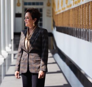 Kari Lake Biography: Who Is Her First Husband? Meet Her Current Husband Jeff Halperin, Children, Family and Political Career