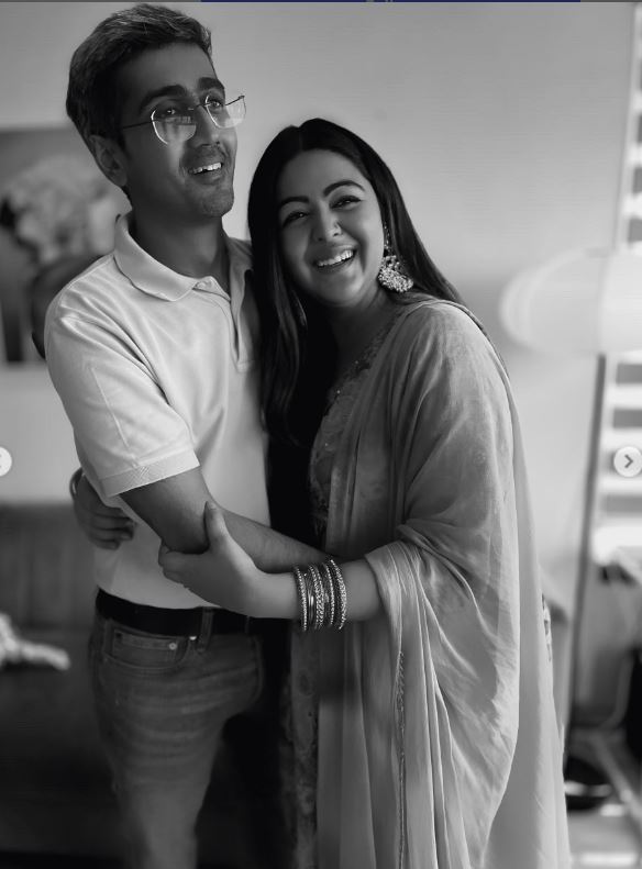 Shafaq Naaz with her husband Zeeshan Pewekar