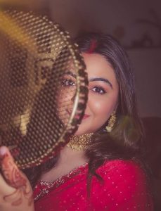 Shafaq Naaz Celebrates Karwa Chauth With Beautiful Traditional Look, Shares Heartwarming Message for Husband