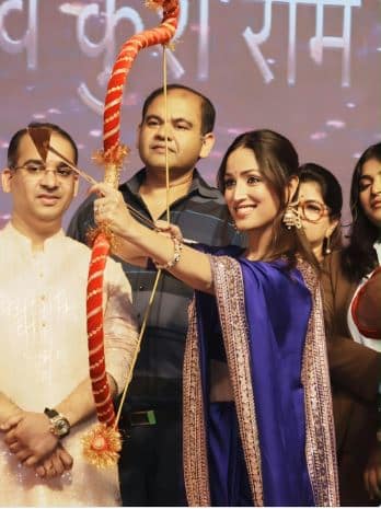 Yami Gautam Celebrates Dussehra at the Iconic Luv Kush Ramlila